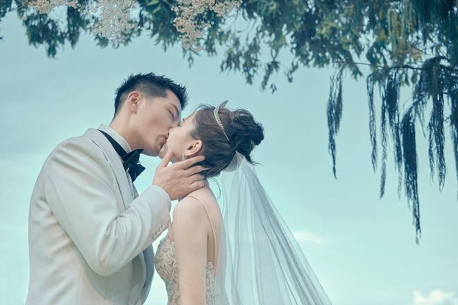 刘涛佘诗曼张钧甯北京春晚同台，穿羽毛元素衣服美若天仙